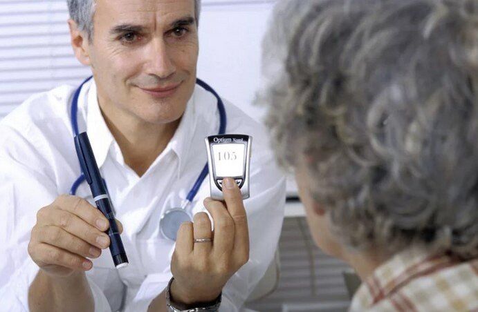 Obliczenie poziomu glukozy we krwi pomoże lekarzowi zdiagnozować cukrzycę.